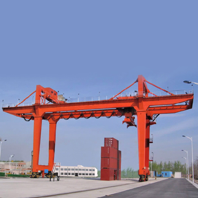철도는 선적 컨테이너 갠트리 크레인 500t 31.5m을 탑재했습니다